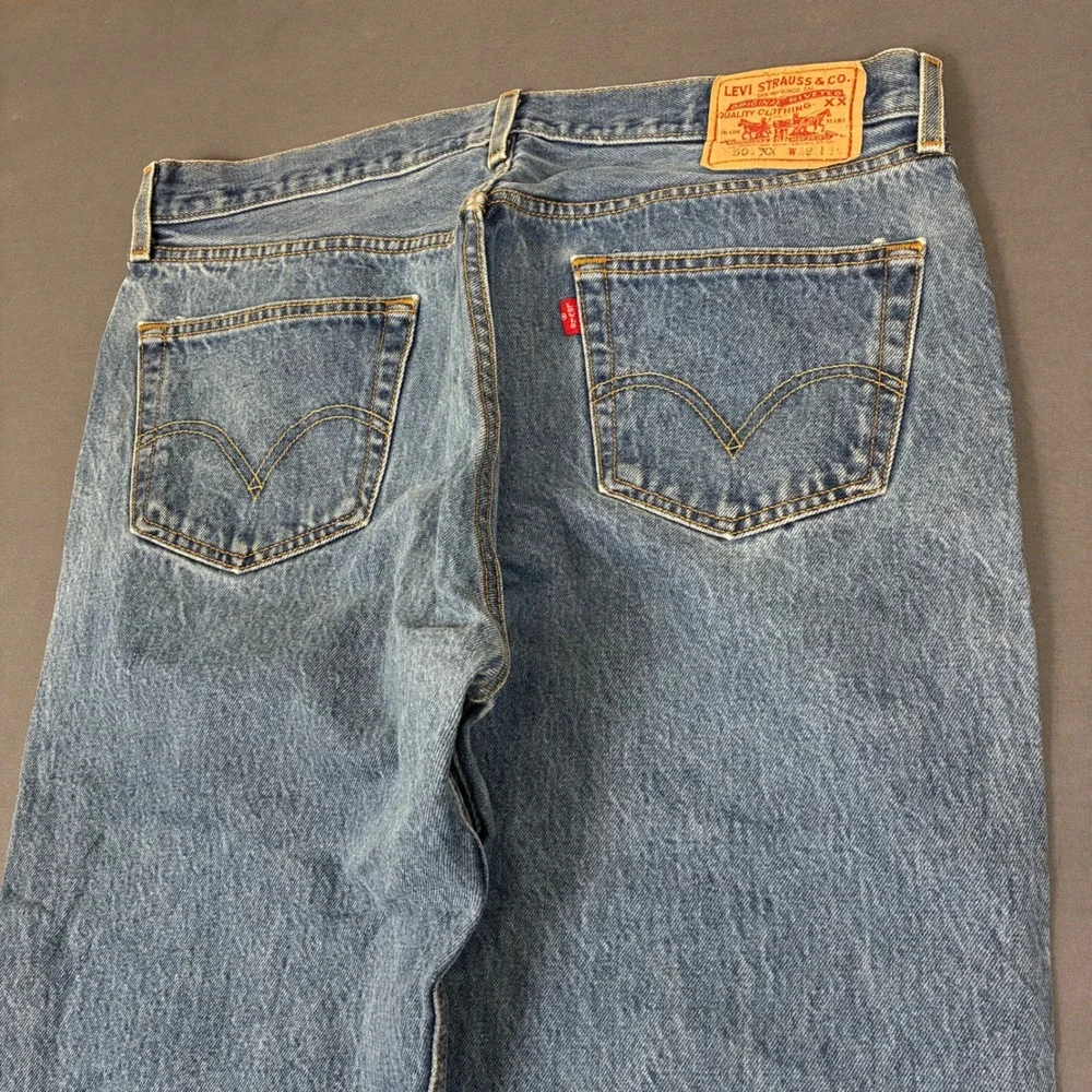 Vintage Y2K Levi's 501XX Denim Straight Jeans Men's Size 35x31 Medium Wash